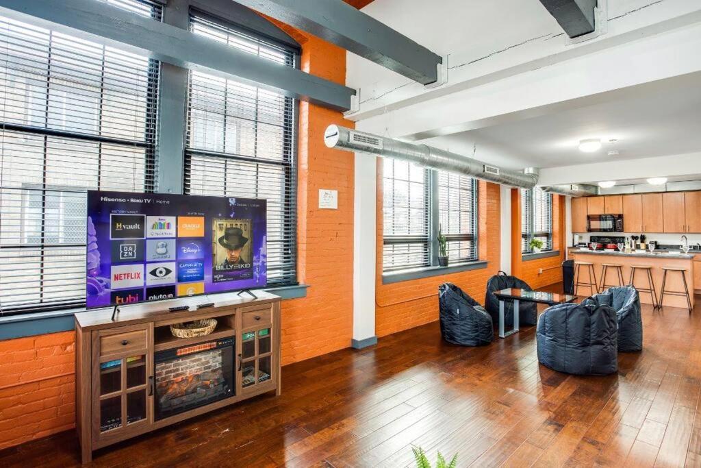 Centric Modern Loft W/ King Beds & Smart Gametable Villa Rochester Bagian luar foto