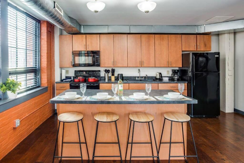 Centric Modern Loft W/ King Beds & Smart Gametable Villa Rochester Bagian luar foto
