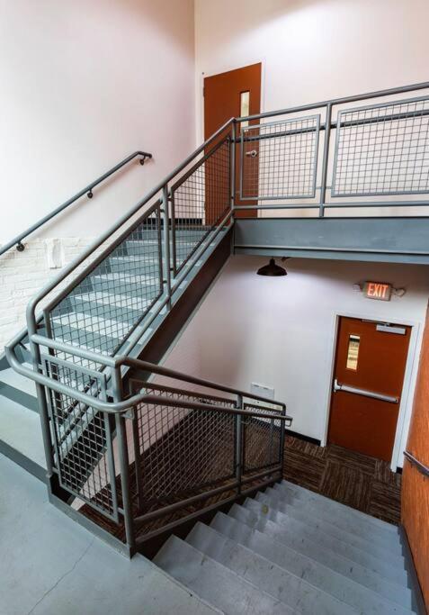 Centric Modern Loft W/ King Beds & Smart Gametable Villa Rochester Bagian luar foto