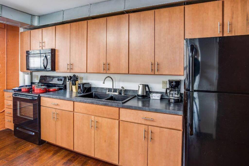 Centric Modern Loft W/ King Beds & Smart Gametable Villa Rochester Bagian luar foto