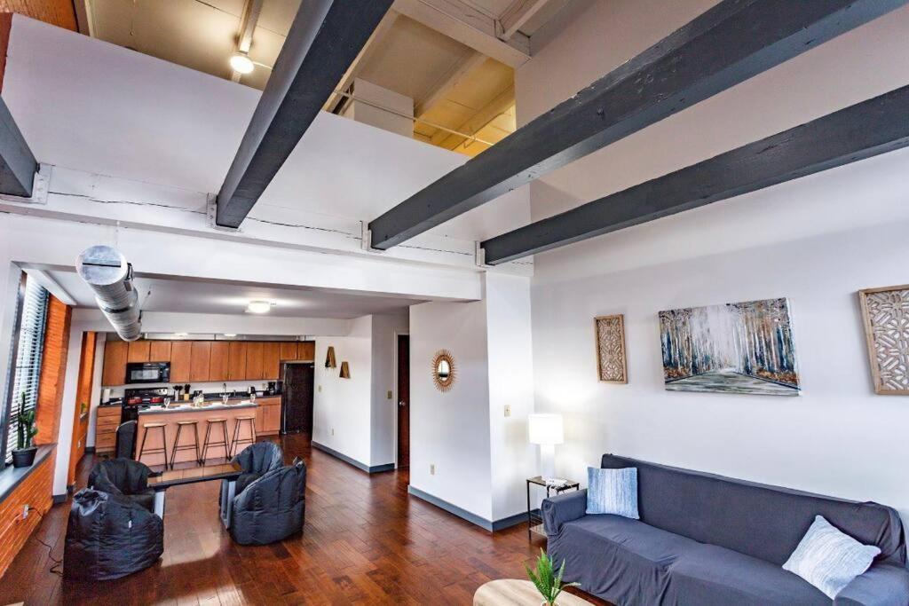 Centric Modern Loft W/ King Beds & Smart Gametable Villa Rochester Bagian luar foto