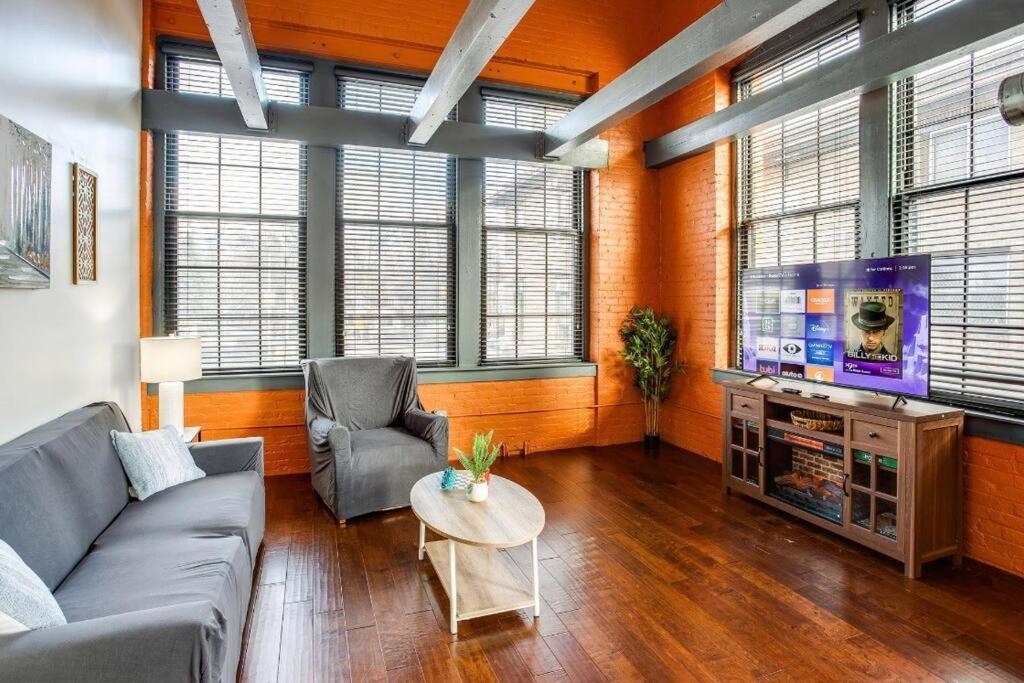 Centric Modern Loft W/ King Beds & Smart Gametable Villa Rochester Bagian luar foto
