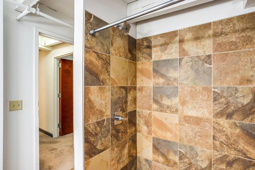 Centric Modern Loft W/ King Beds & Smart Gametable Villa Rochester Bagian luar foto